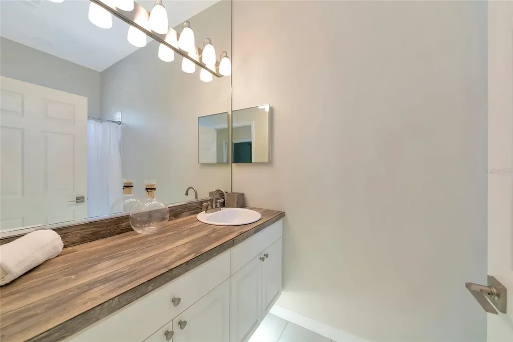 309 Americas Cup Boulevard Bradenton FL 34208