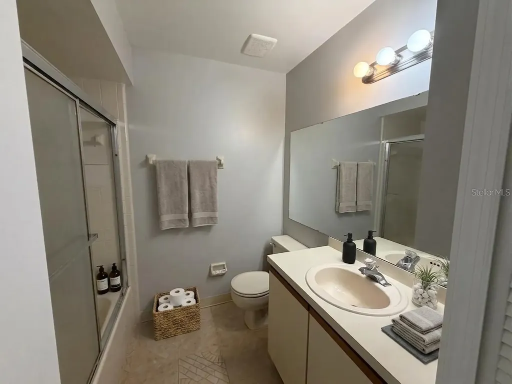 50 Lakepointe Circle Kissimmee FL 34743