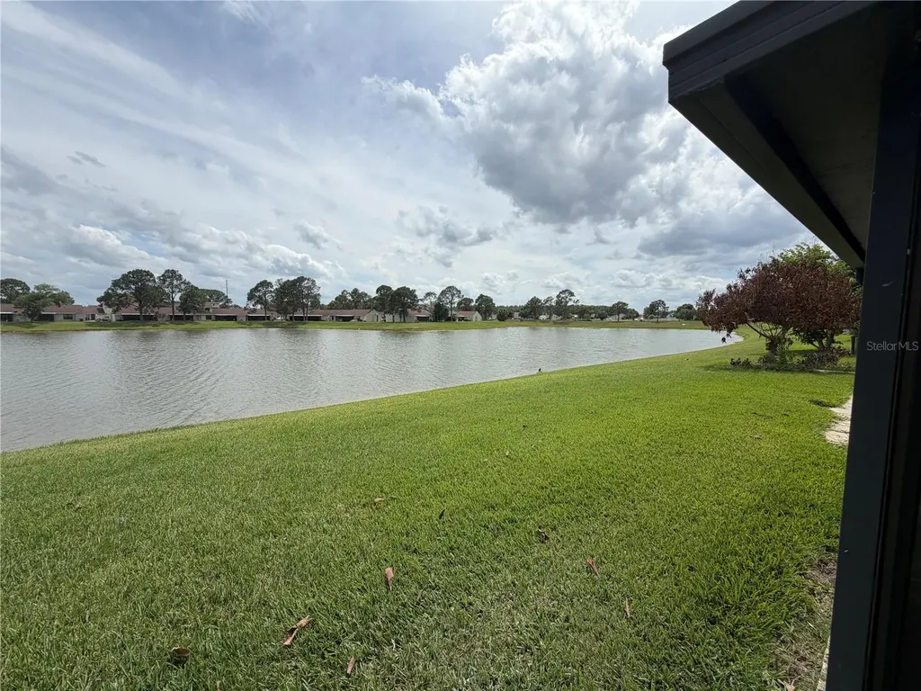 50 Lakepointe Circle Kissimmee FL 34743