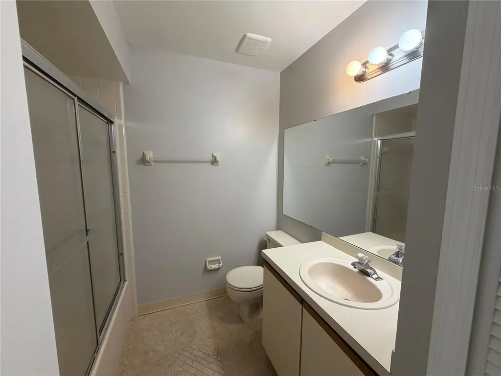 50 Lakepointe Circle Kissimmee FL 34743