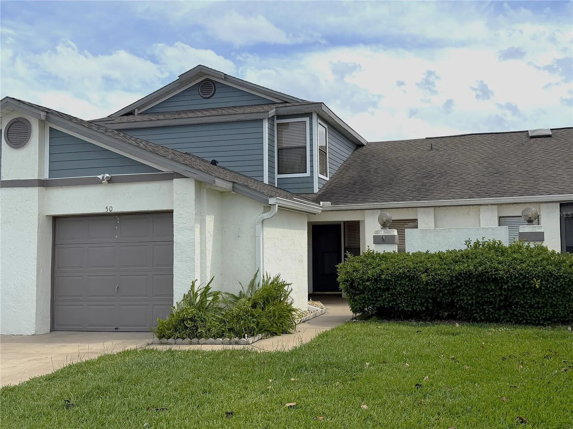 50 Lakepointe Circle Kissimmee FL 34743