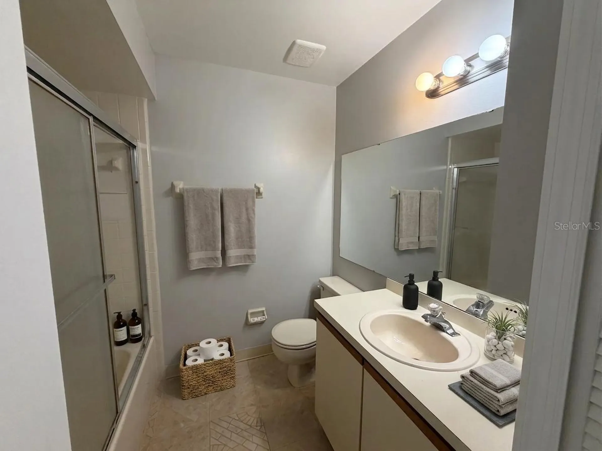 50 Lakepointe Circle Kissimmee FL 34743