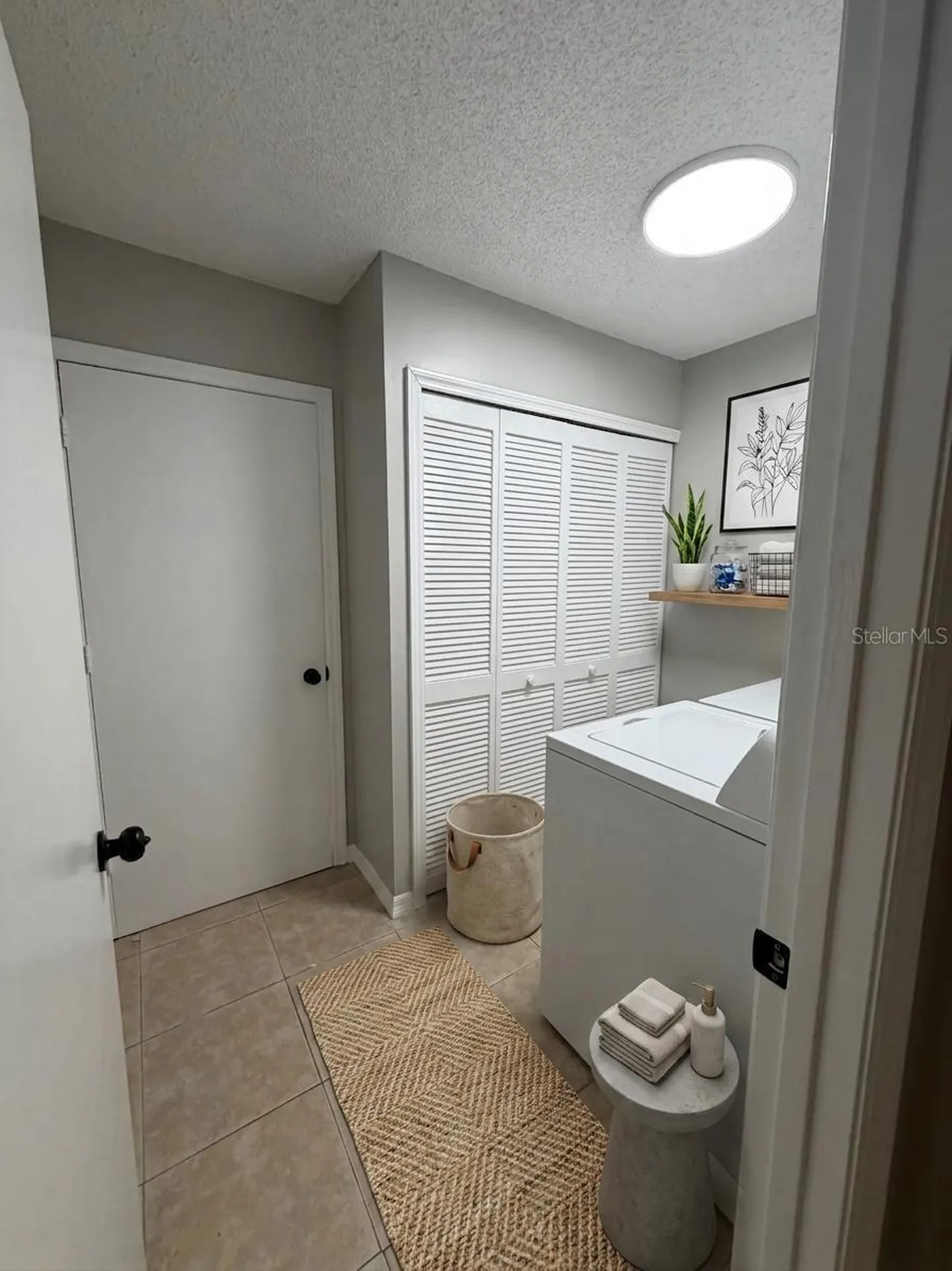 50 Lakepointe Circle Kissimmee FL 34743