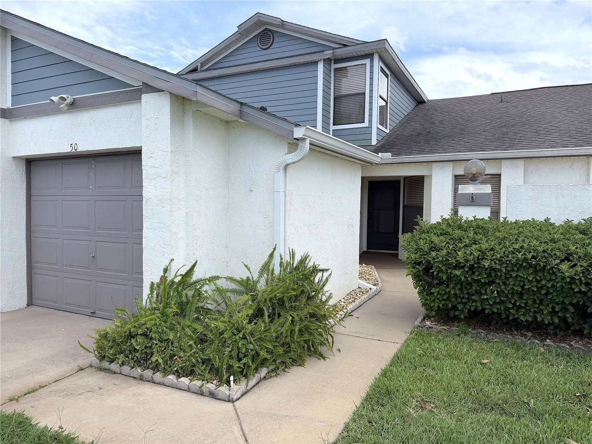 50 Lakepointe Circle Kissimmee FL 34743