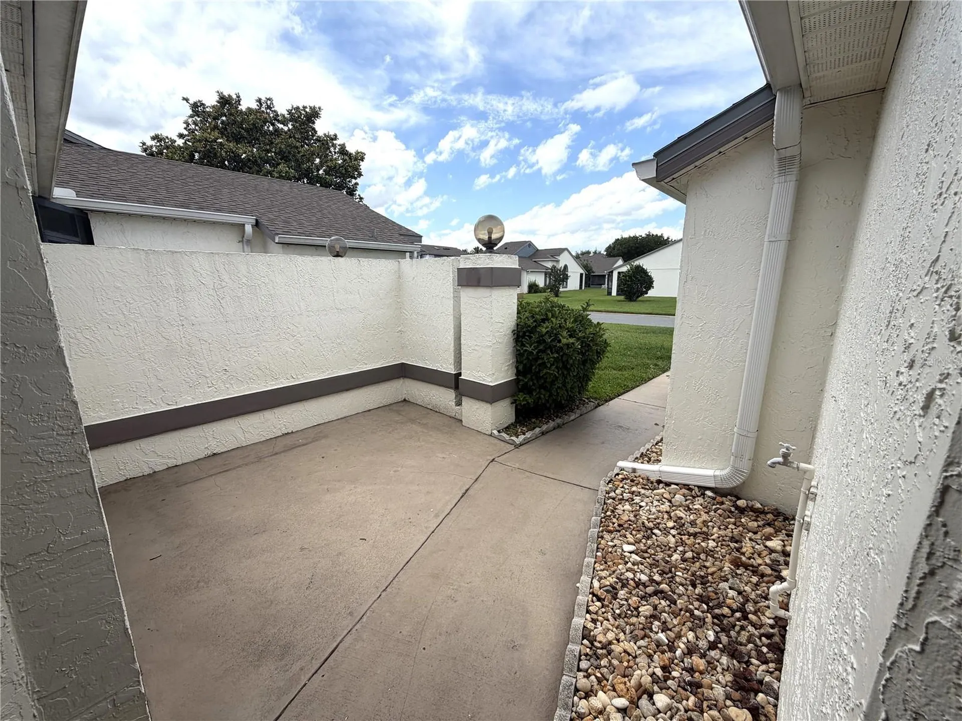 50 Lakepointe Circle Kissimmee FL 34743