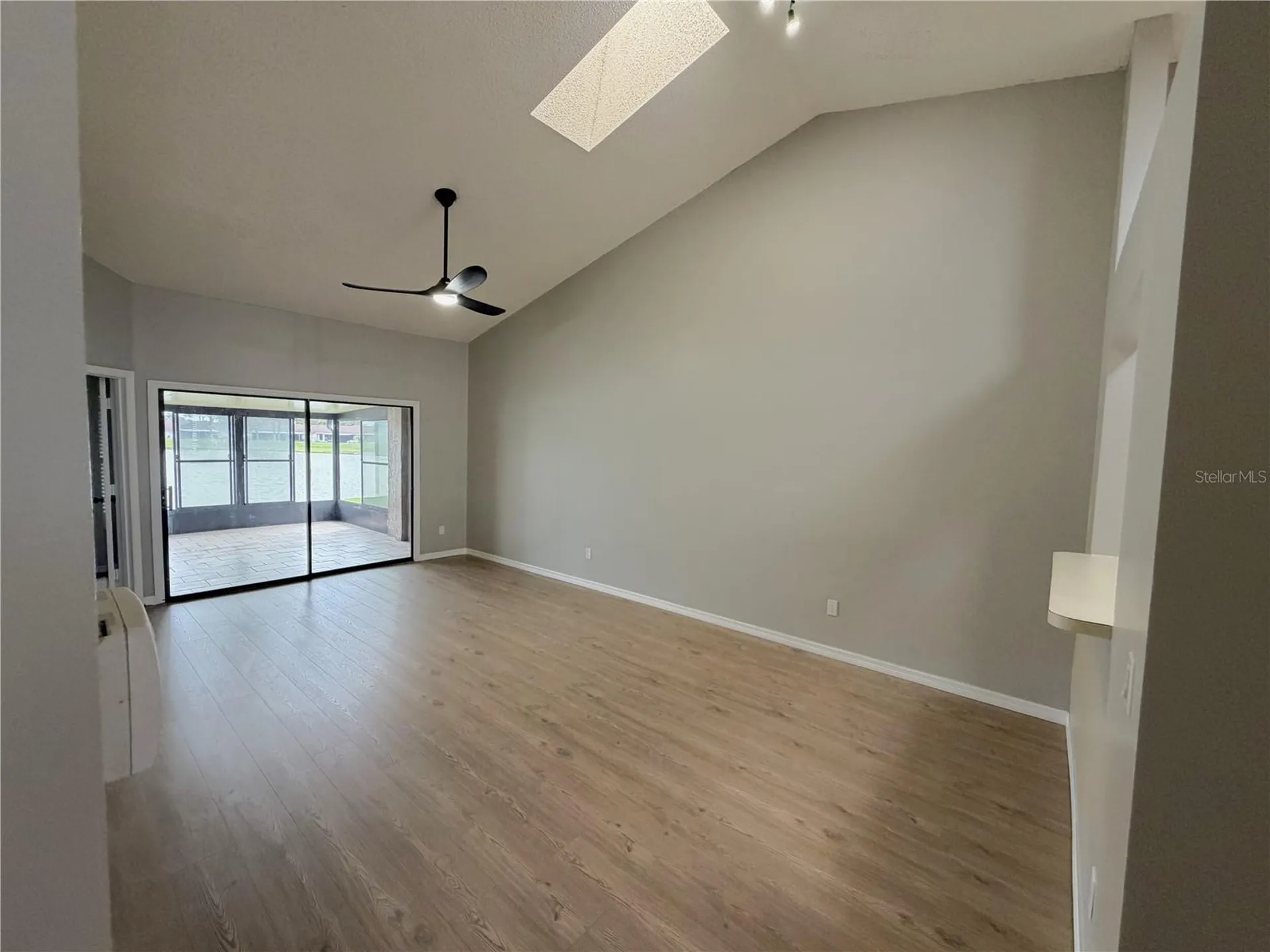 50 Lakepointe Circle Kissimmee FL 34743
