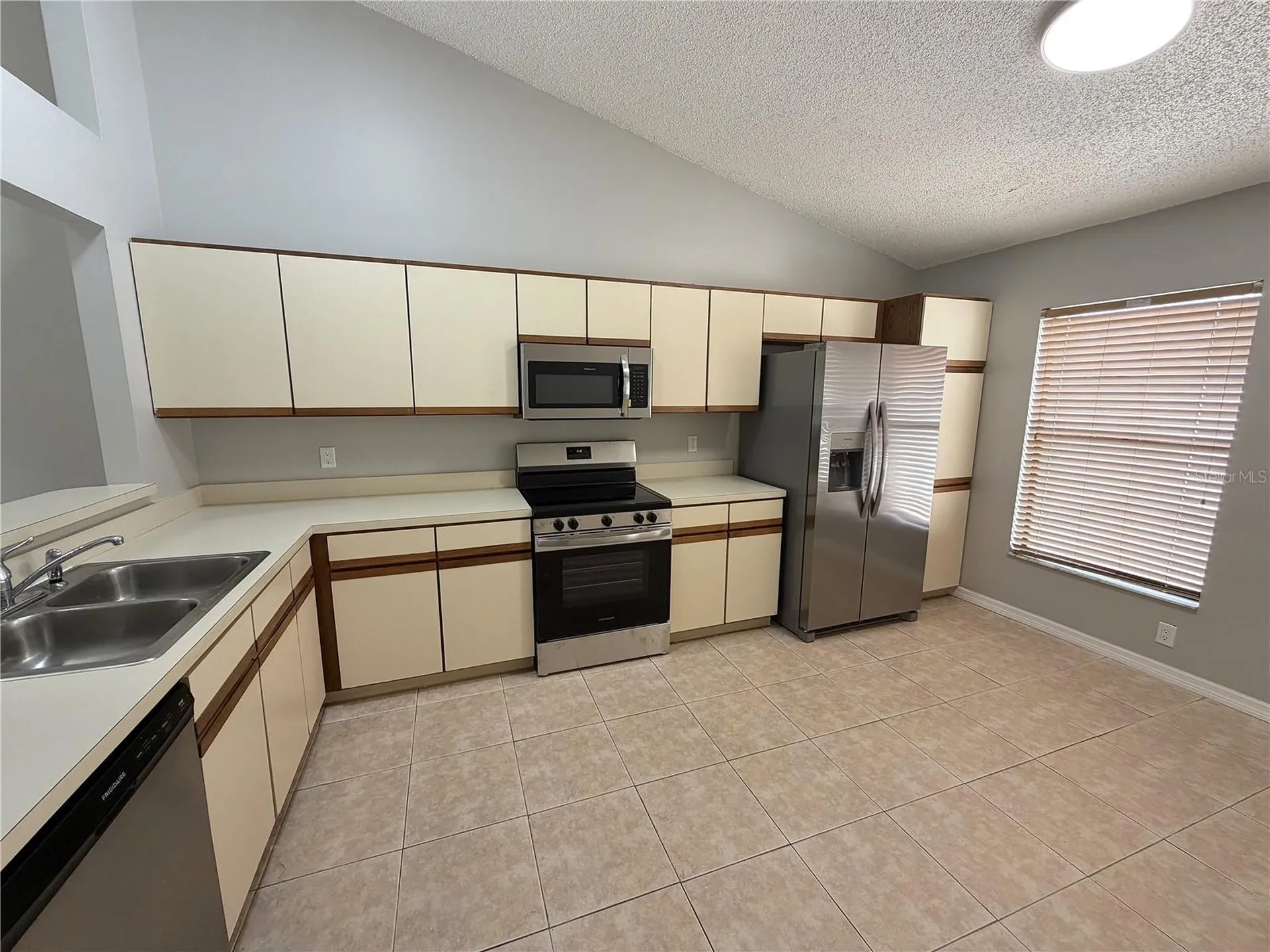 50 Lakepointe Circle Kissimmee FL 34743