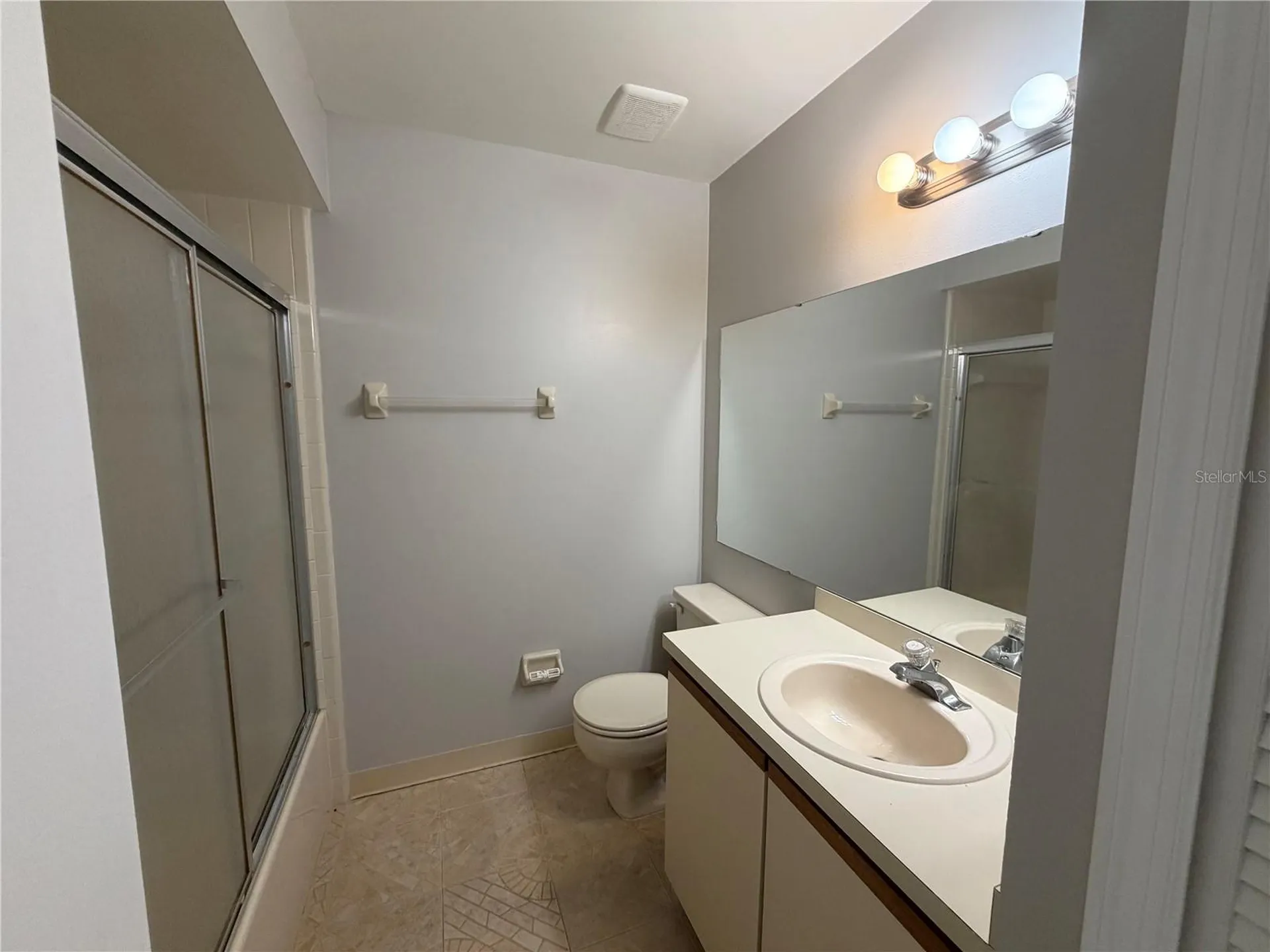 50 Lakepointe Circle Kissimmee FL 34743
