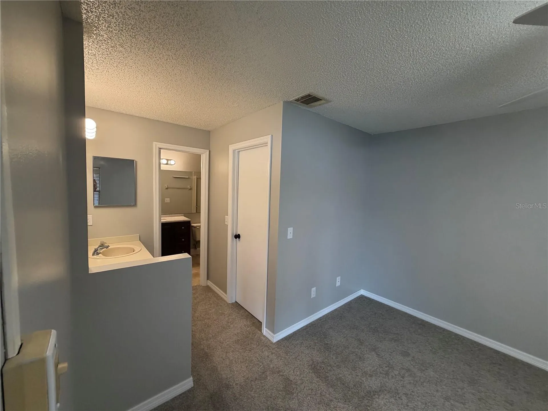 50 Lakepointe Circle Kissimmee FL 34743