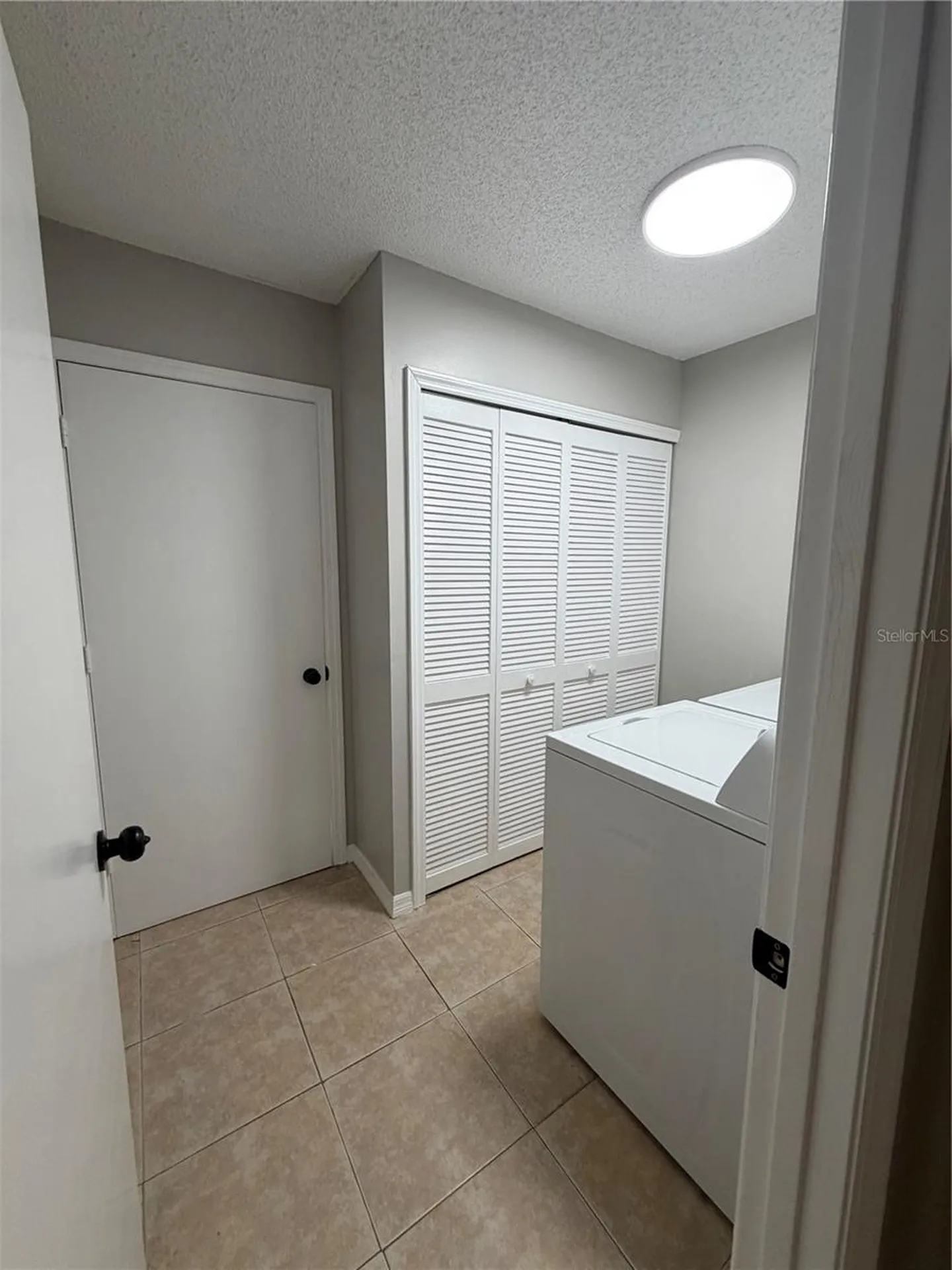 50 Lakepointe Circle Kissimmee FL 34743