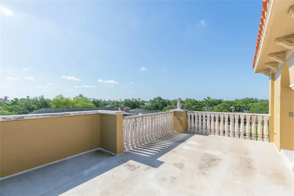 114 E Davis Boulevard Tampa FL 33606