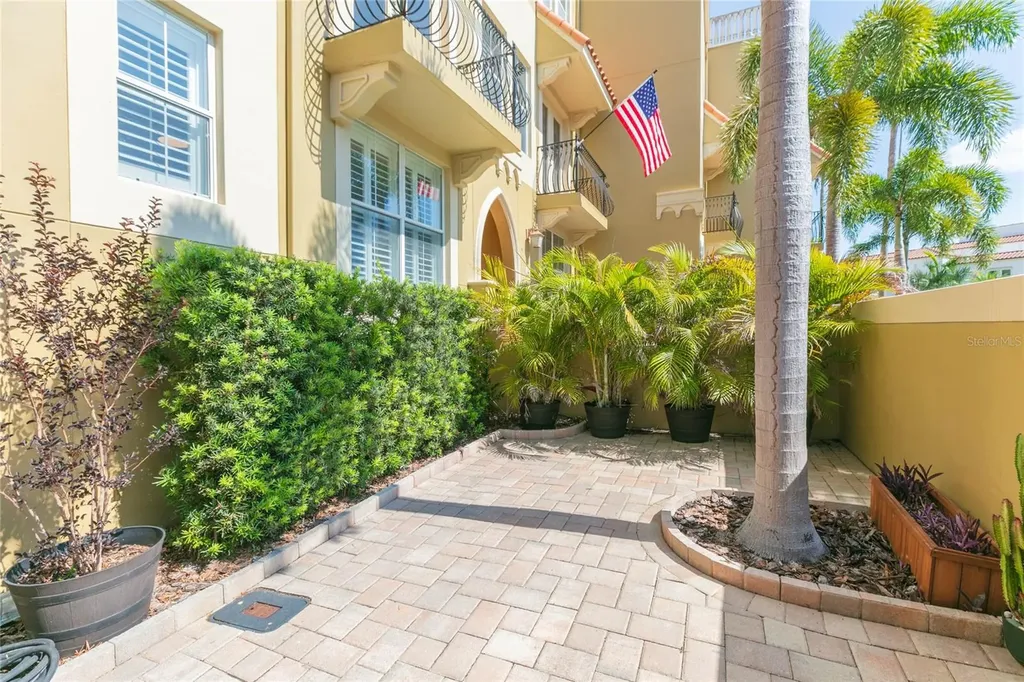 114 E Davis Boulevard Tampa FL 33606