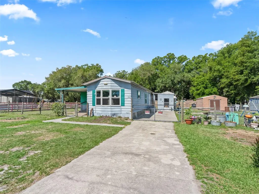 10114 SE 24th Street Webster FL 33597