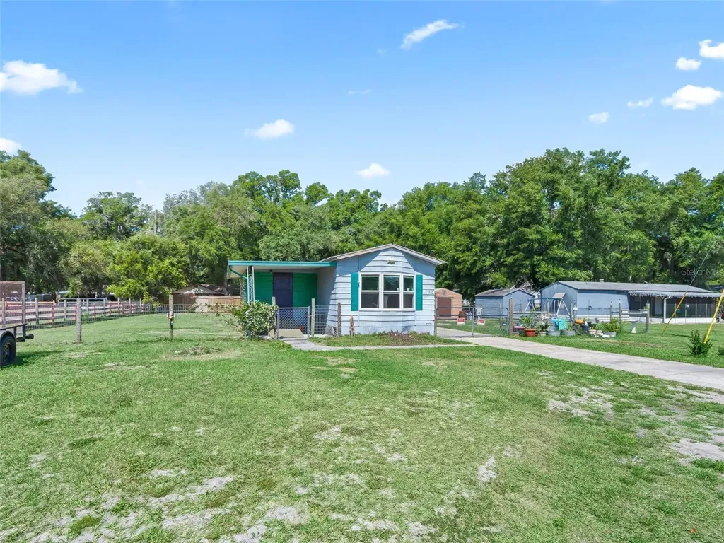10114 SE 24th Street Webster FL 33597