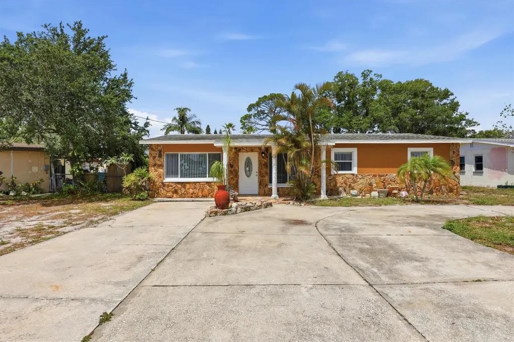 721 Bayshore Drive Tarpon Springs FL 34689