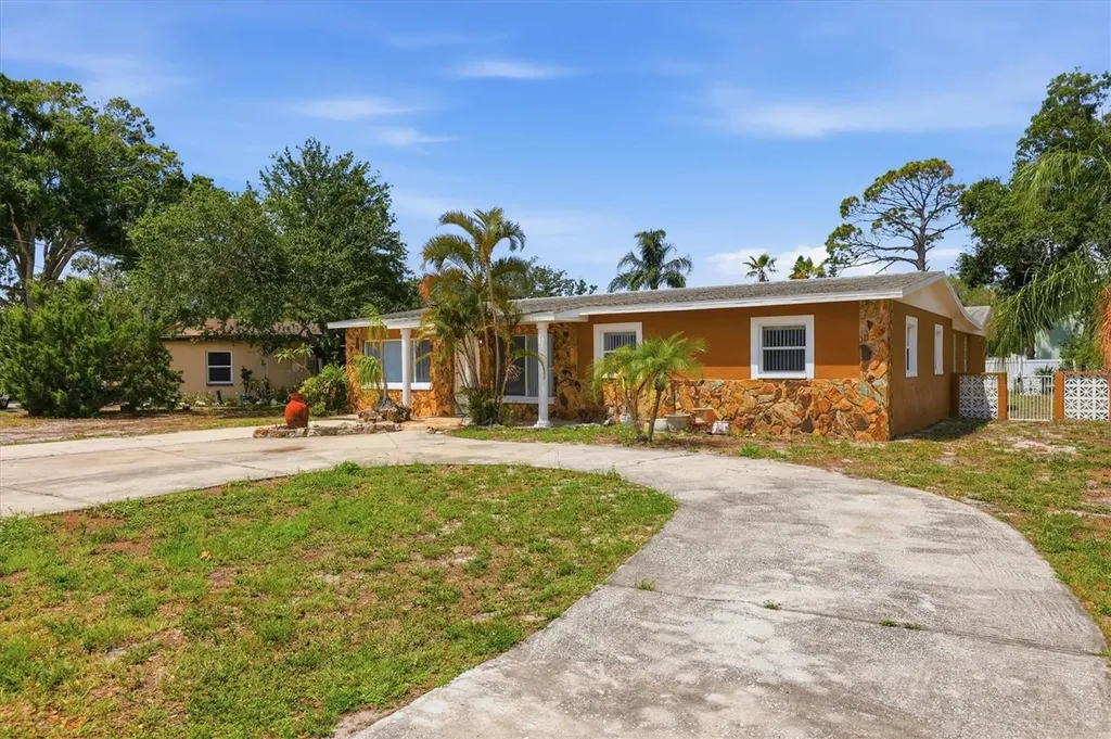 721 Bayshore Drive Tarpon Springs FL 34689