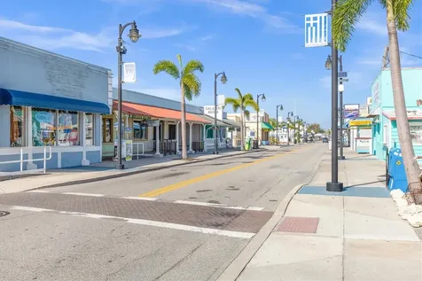 721 Bayshore Drive Tarpon Springs FL 34689