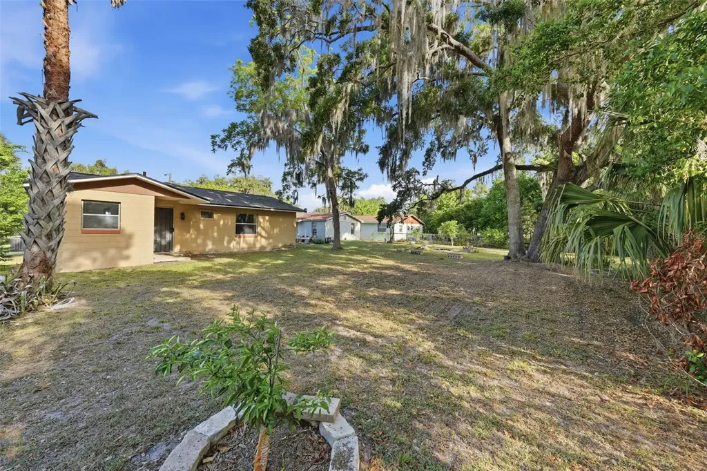 218 S East Street Leesburg FL 34748