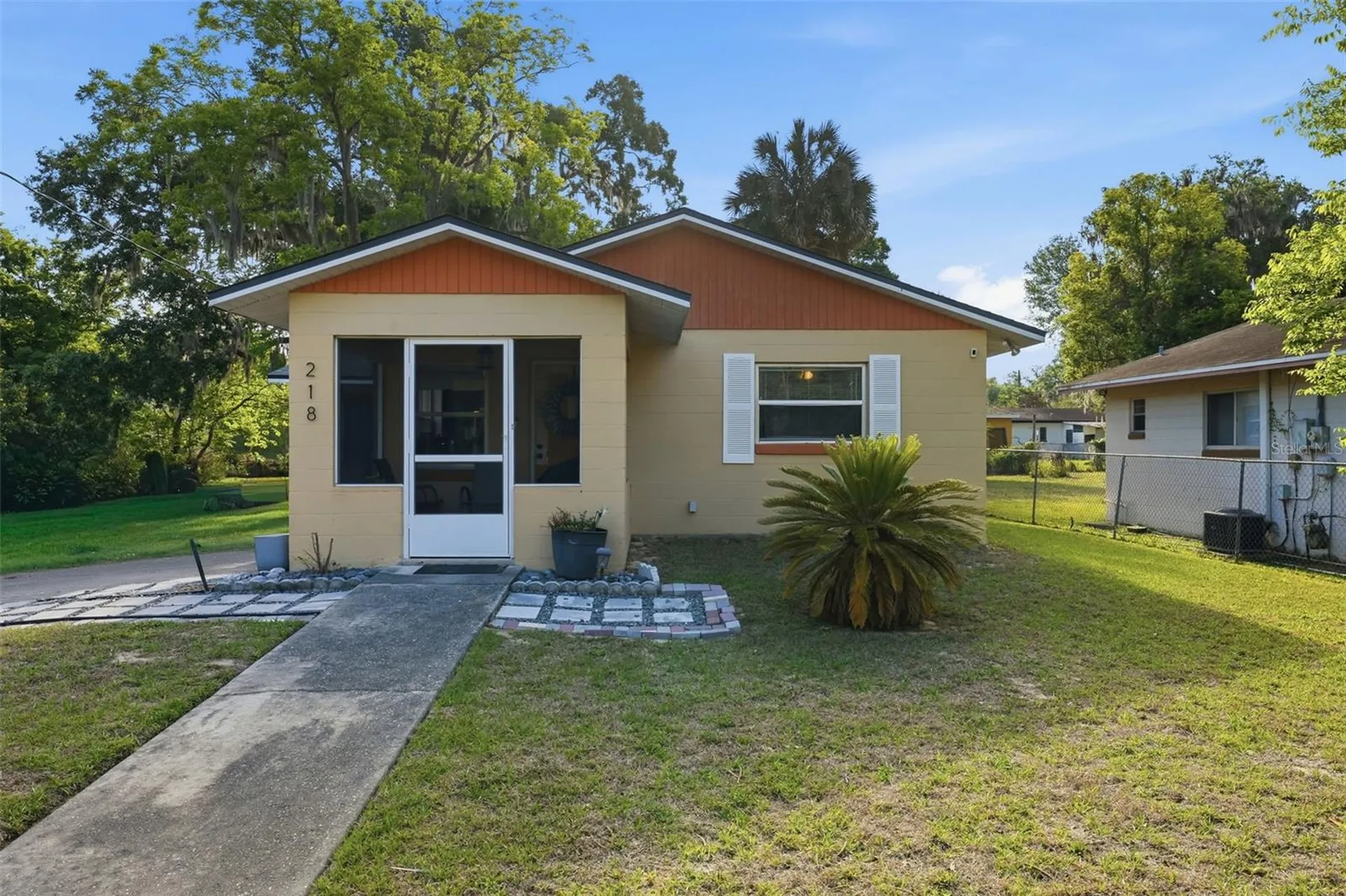 218 S East Street Leesburg FL 34748