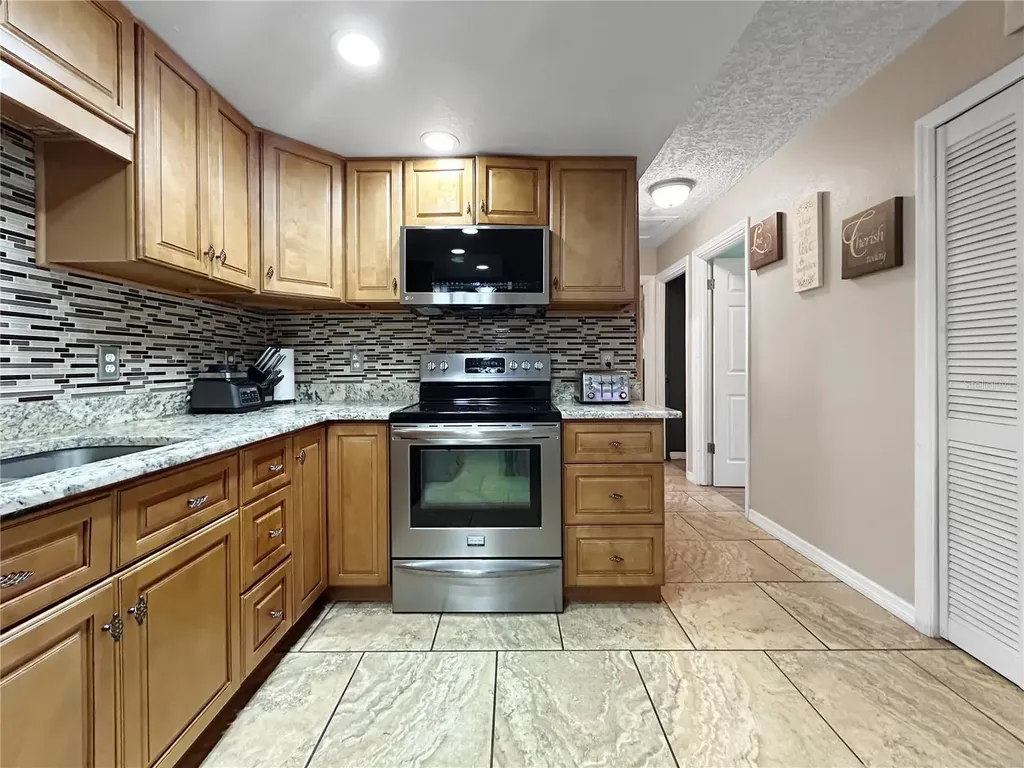 2307 Emory Avenue Bradenton FL 34207