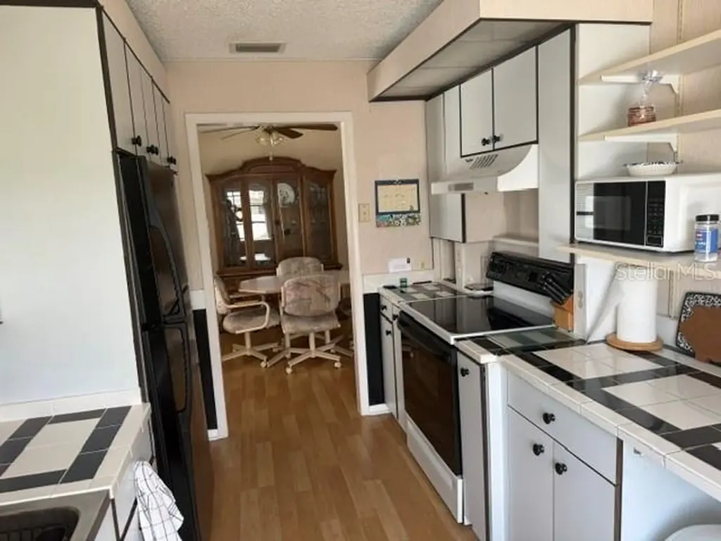 3223 38th Way S St Petersburg FL 33711