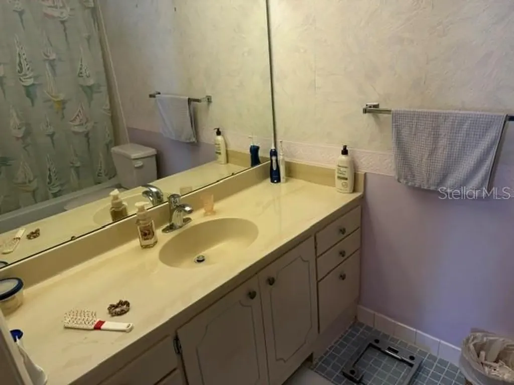 3223 38th Way S St Petersburg FL 33711