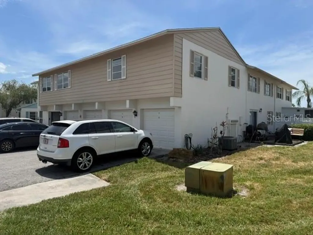 3223 38th Way S St Petersburg FL 33711