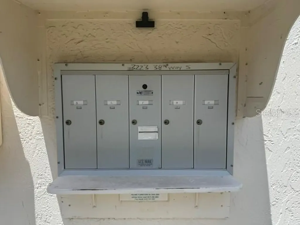 3223 38th Way S St Petersburg FL 33711
