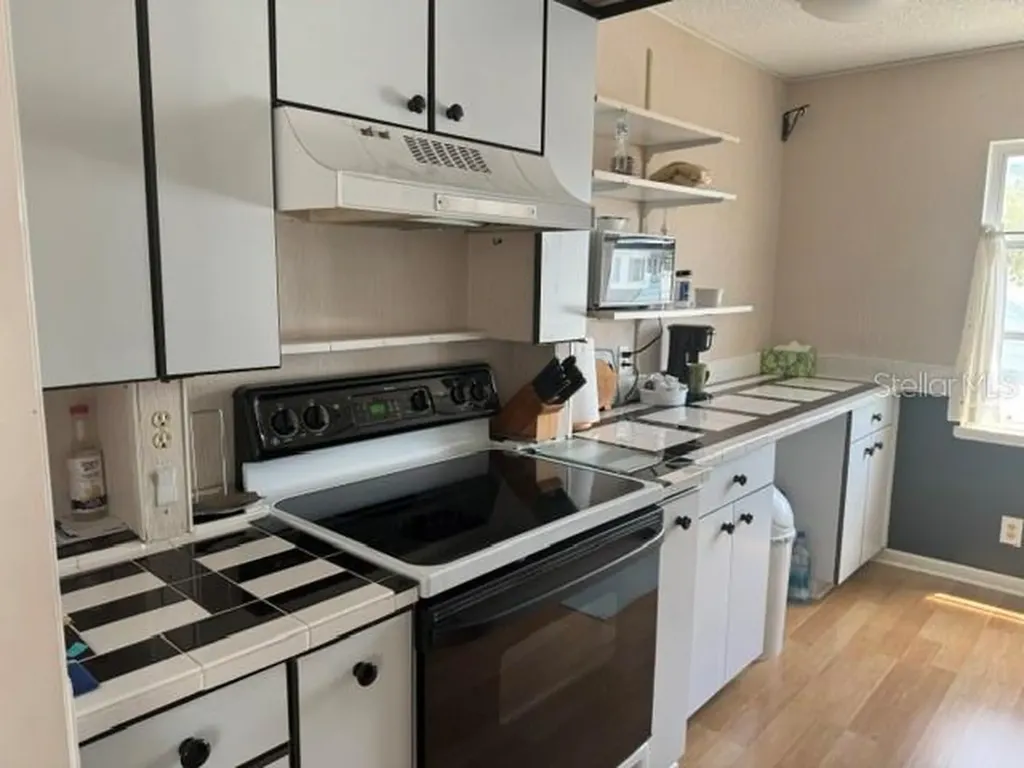3223 38th Way S St Petersburg FL 33711