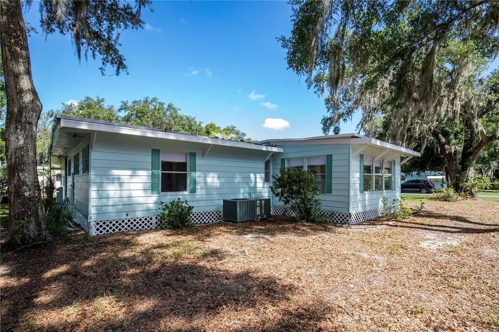 33 Bobcat Trail Wildwood FL 34785