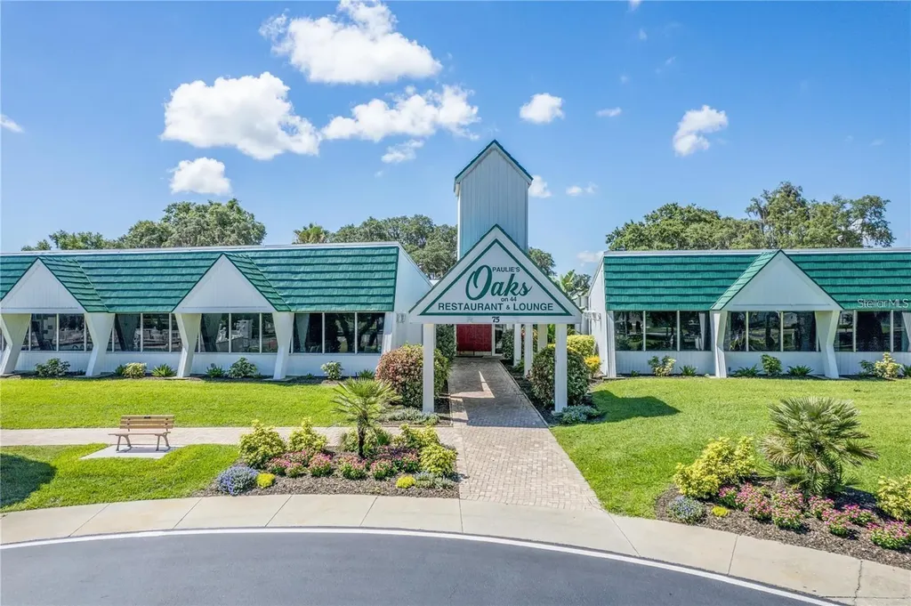 33 Bobcat Trail Wildwood FL 34785