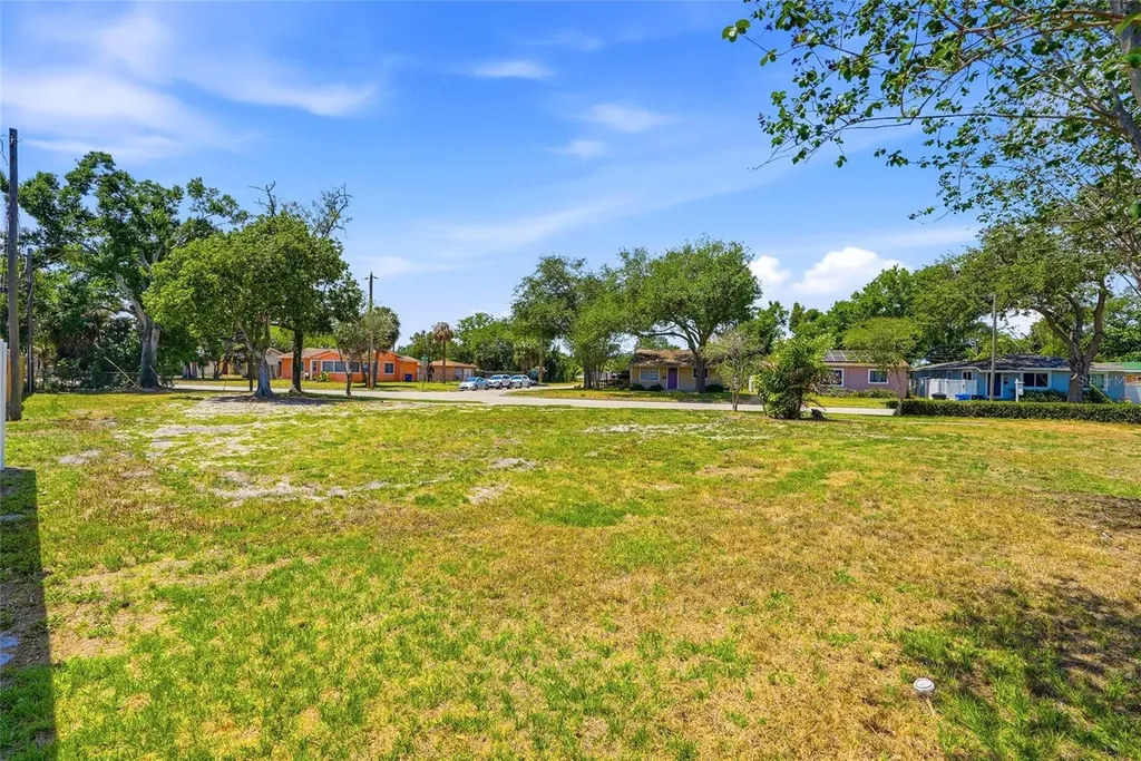 4716 Iris Street N St Petersburg FL 33714