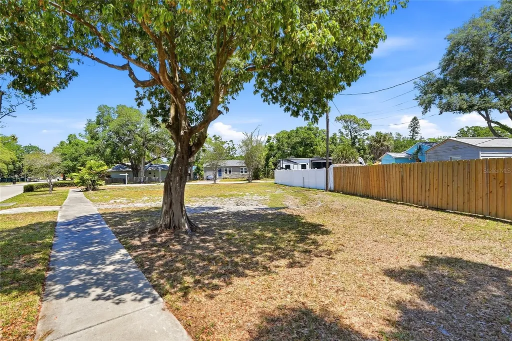 4716 Iris Street N St Petersburg FL 33714