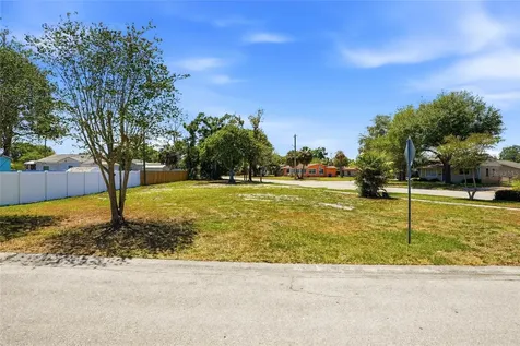 4716 Iris Street N St Petersburg FL 33714