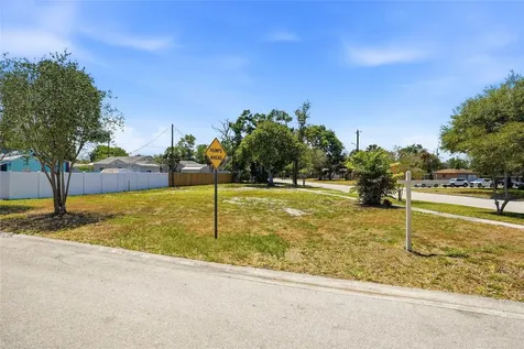 4716 Iris Street N St Petersburg FL 33714