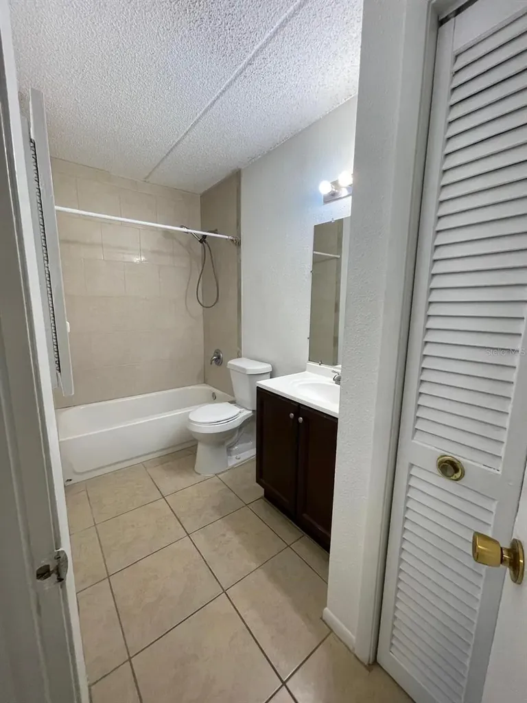 2814 Somerset Park Drive Tampa FL 33613