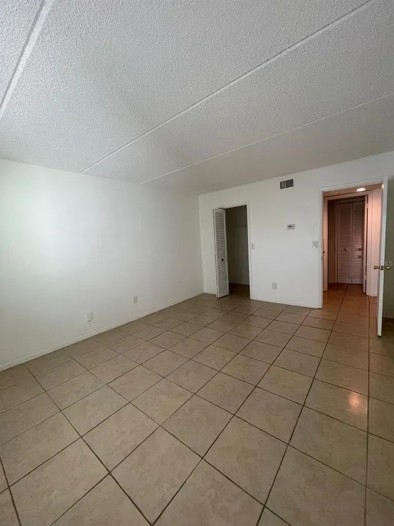 2814 Somerset Park Drive Tampa FL 33613