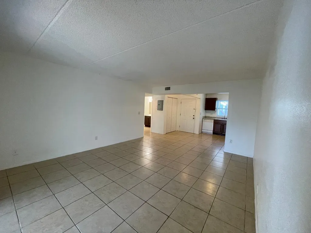 2814 Somerset Park Drive Tampa FL 33613