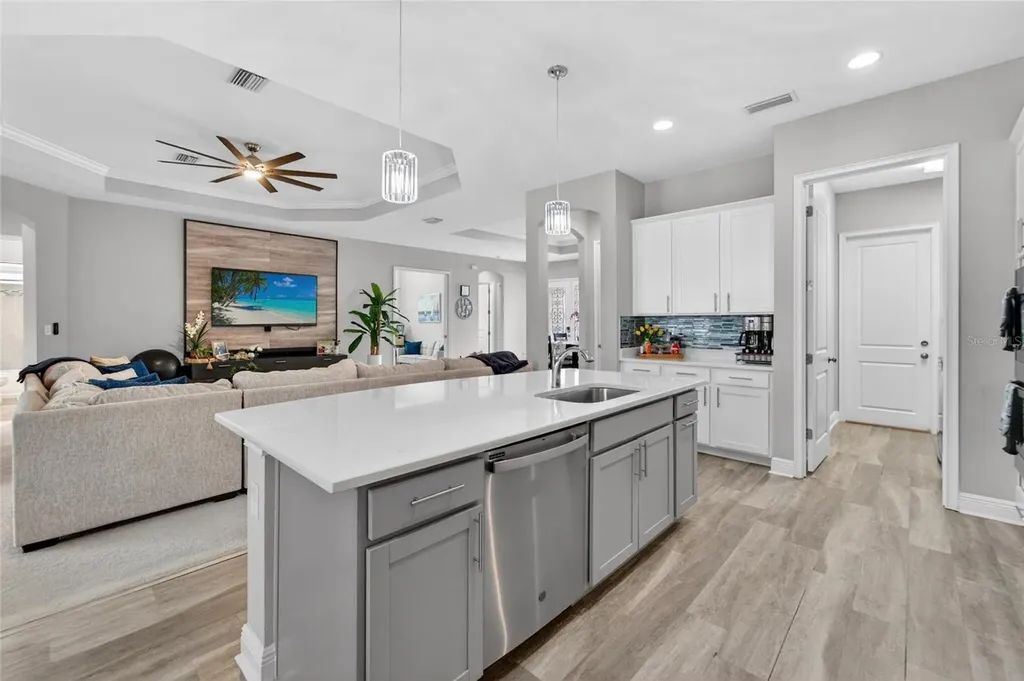 3925 Salida Delsol Drive Sun City Center FL 33573
