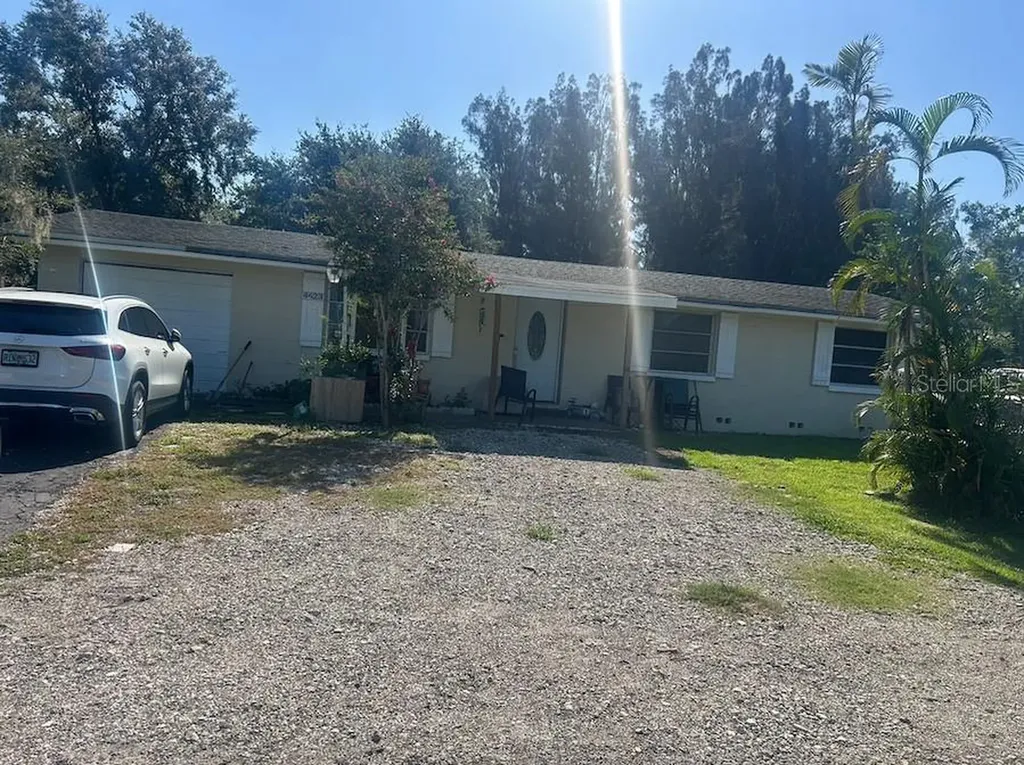 4623 60th Street E Bradenton FL 34203