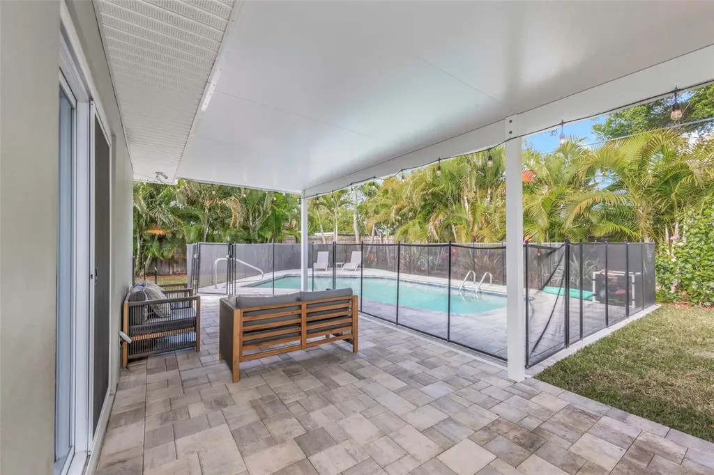 1098 Phyllis Avenue Largo FL 33771