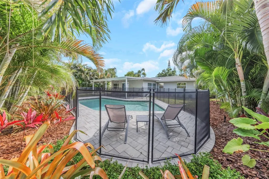 1098 Phyllis Avenue Largo FL 33771