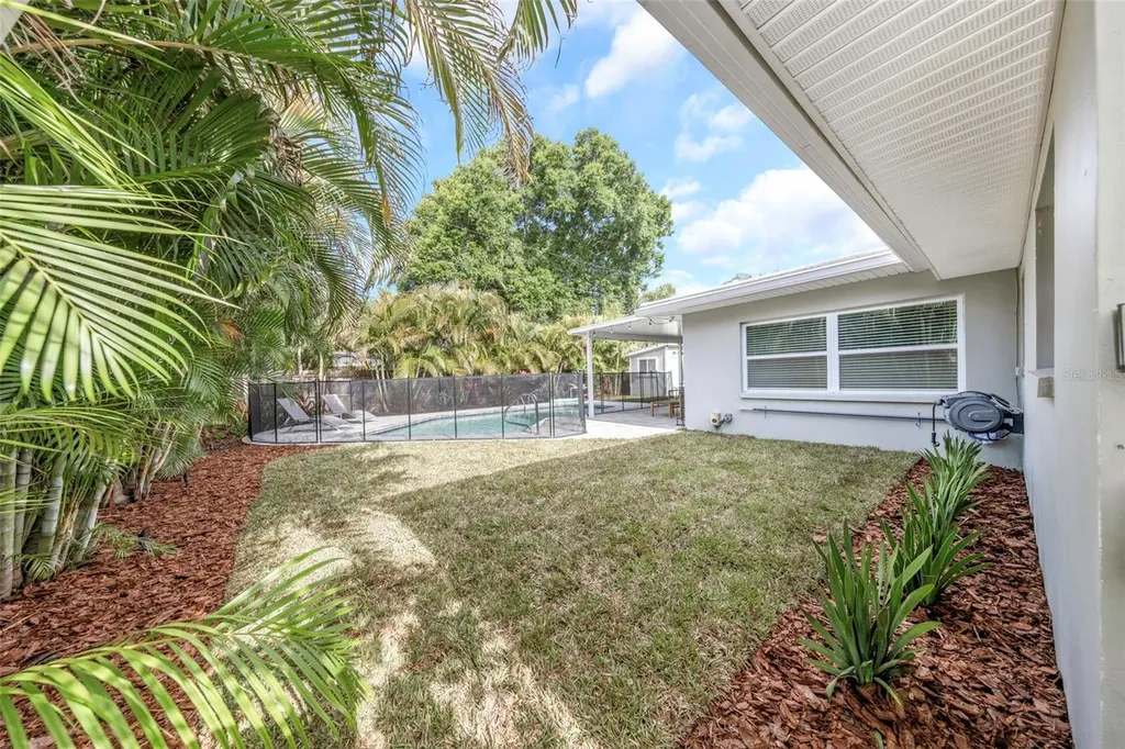 1098 Phyllis Avenue Largo FL 33771