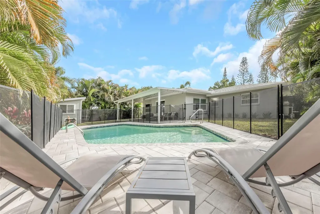 1098 Phyllis Avenue Largo FL 33771