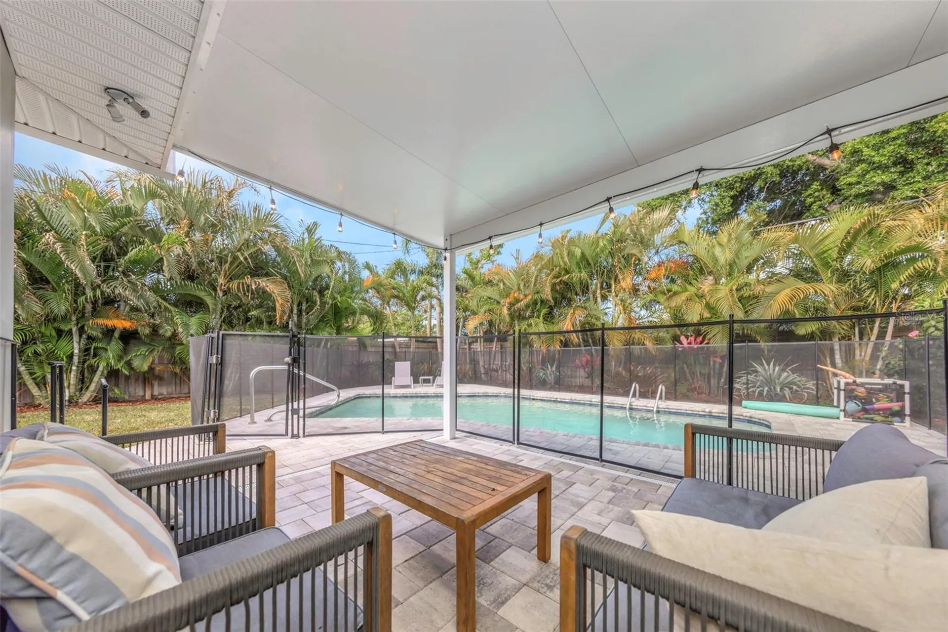 1098 Phyllis Avenue Largo FL 33771