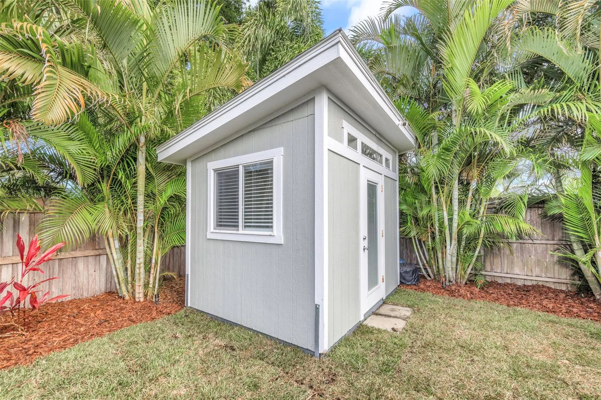 1098 Phyllis Avenue Largo FL 33771
