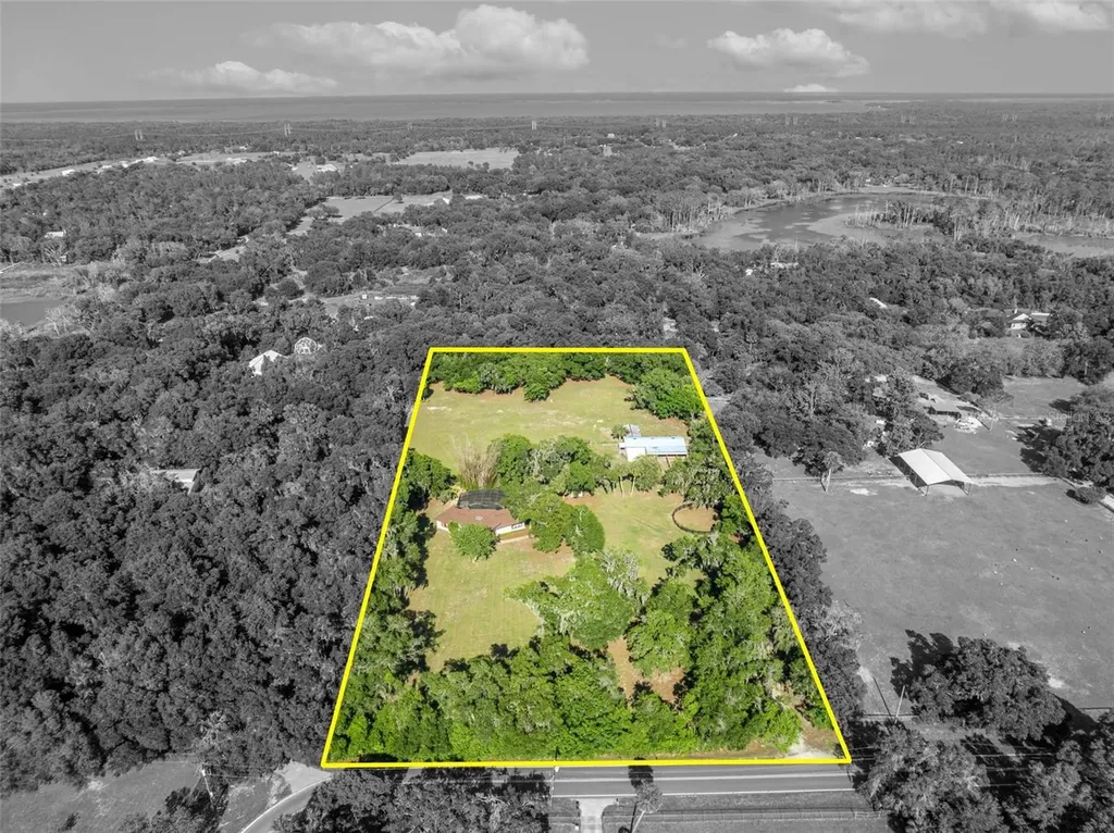 495 1st Street Geneva FL 32732