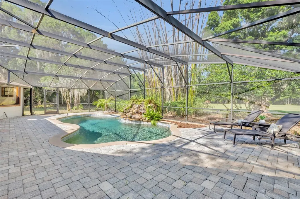 495 1st Street Geneva FL 32732