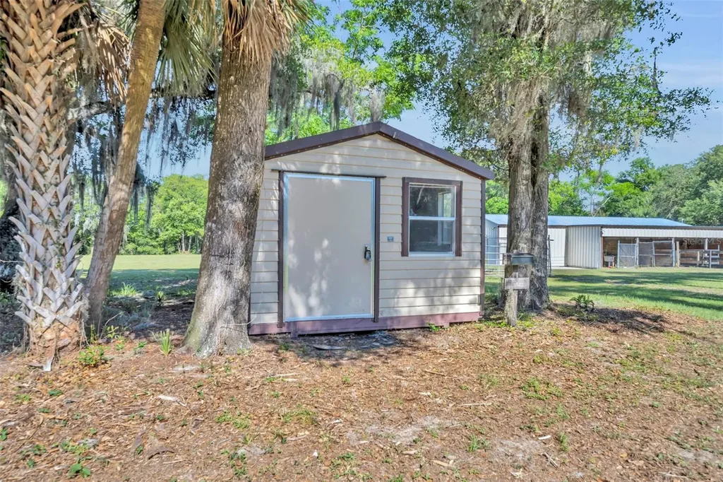 495 1st Street Geneva FL 32732