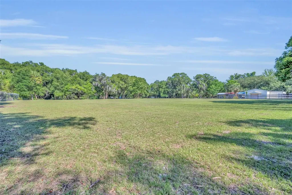 495 1st Street Geneva FL 32732